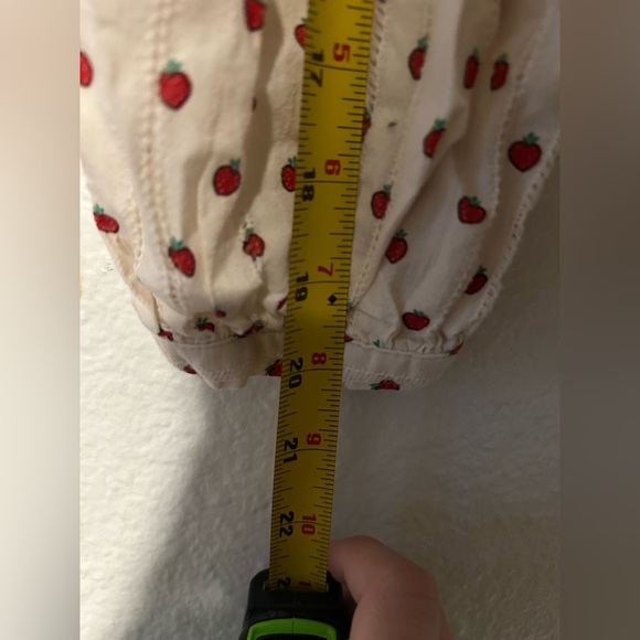 & OTHER STORIES
Print Ruffled Collar Blouse In White W. Tiny Strawberry Print - Picture 10 of 12